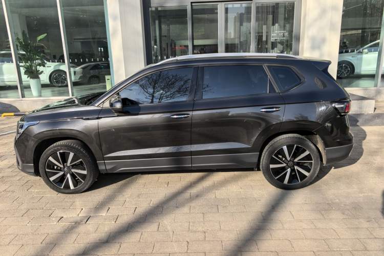 Used Volkswagen Tharu 2023 300TSI Two-Wheel-Drive Moonlight Edition
