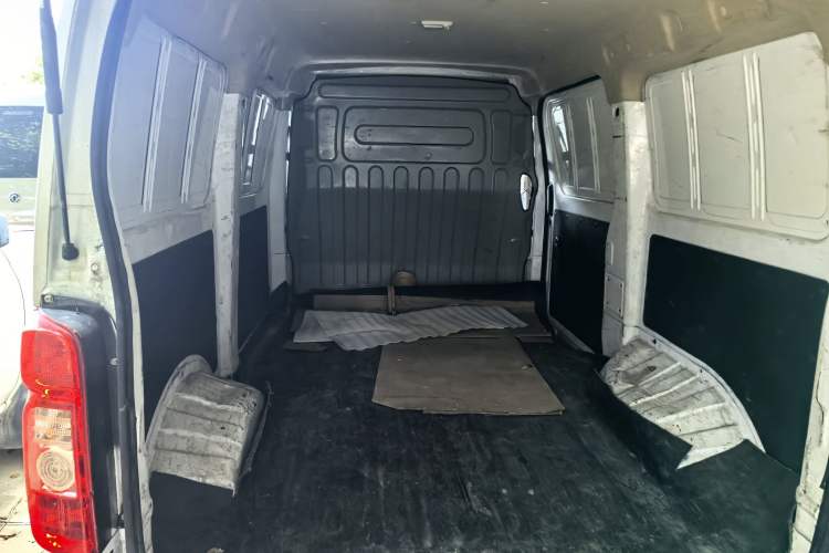 Used Winnerway EM60 2020 KMT5030XXYBEV Van with Flat Roof and Rear-Hinged Doors
