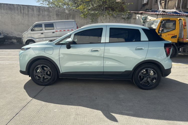 Used Geometry E Firefly 2024 401 km Fluorescent
