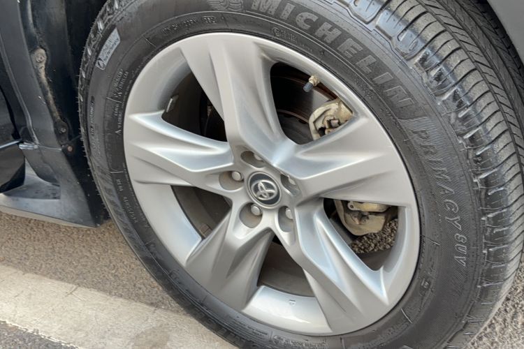 Used Toyota Highlander 2018 2.0T Two-Wheel Drive Prestige Version 7 Seats China V Emission Standard
