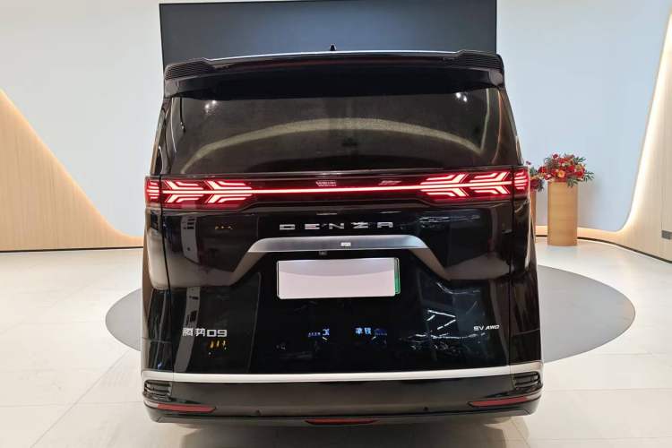 Used Denza D9 2022 EV 600 Four-Wheel Drive Prestige Model