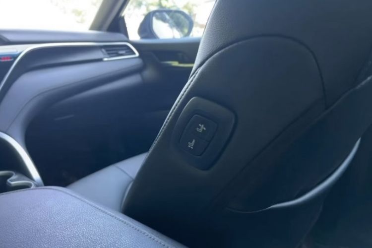 Used Toyota Camry 2021 2.0G Luxury Edition
