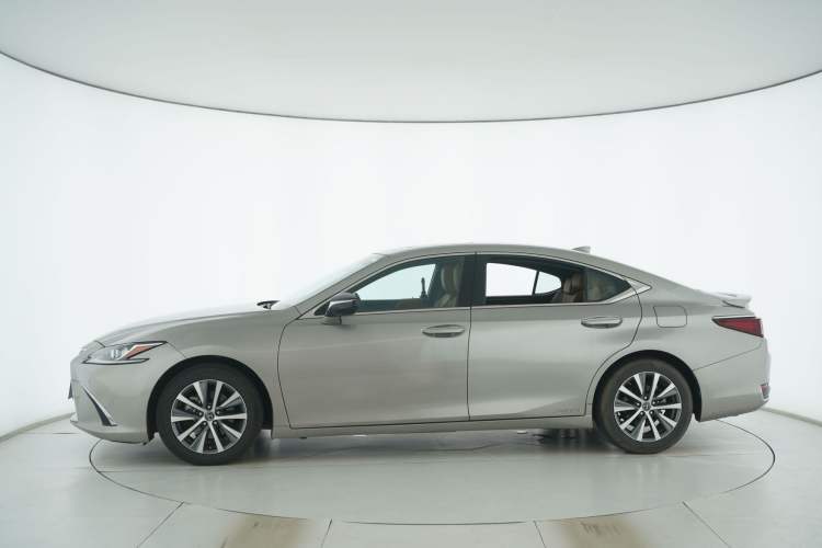 Used Lexus ES 2020 300h Premier Edition
