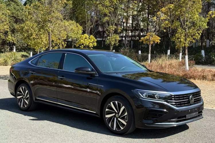 Used Volkswagen Passat 2022 330TSI Luxury Edition Custom Version
