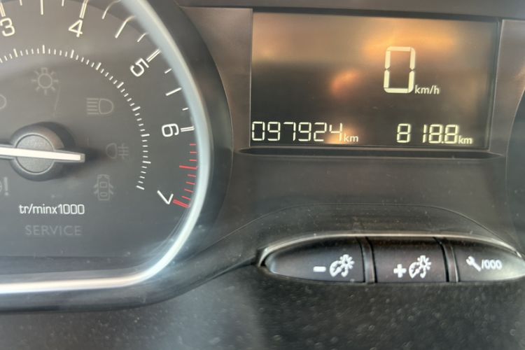 Used Peugeot 2008 2014 1.6L Manual Fashion Edition
