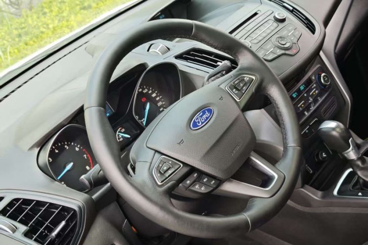 Used Ford Kuga 2017 EcoBoost 180 Two-Wheel-Drive Platinum Edition
