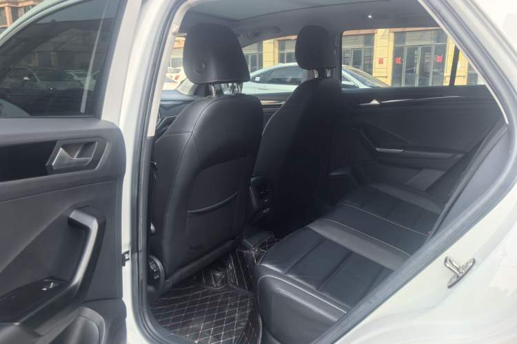 Used Volkswagen T-ROC 2019 280TSI DSG Two-Wheel Drive Comfort Version China VI Standard
