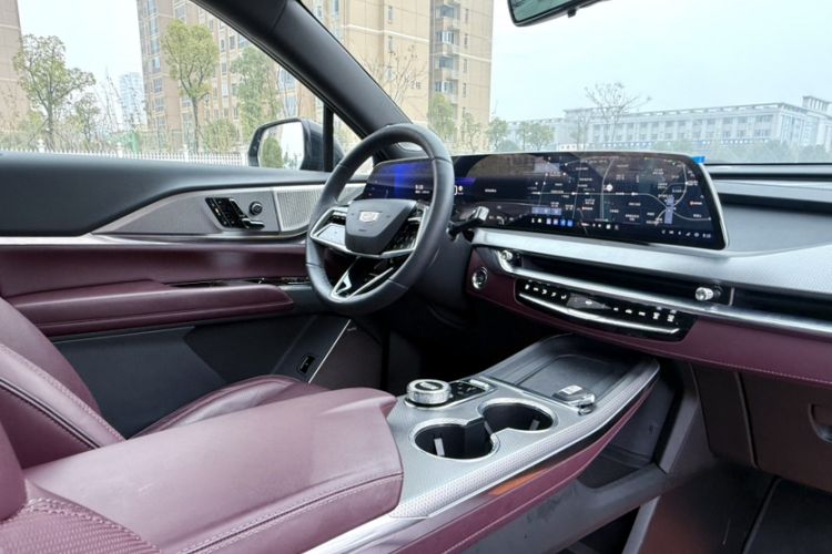 Used Cadillac XT5 2025 2.0T Platinum Edition
