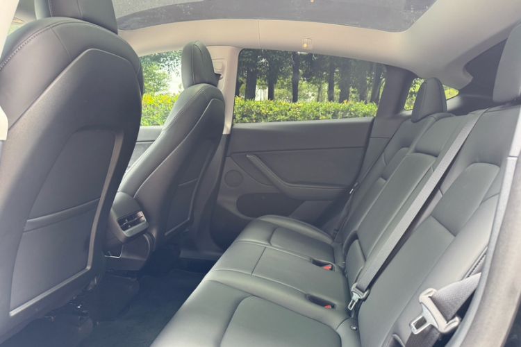 Used Tesla Model Y 2021 Long-Range All-Wheel-Drive Version
