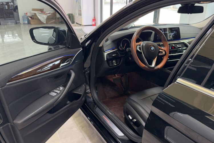 Used BMW 5 Series 2018 525Li Luxury Package
