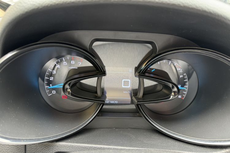 Used Dongfeng Aeolus AX7 2015 2.0L Manual Zhiyi Trim
