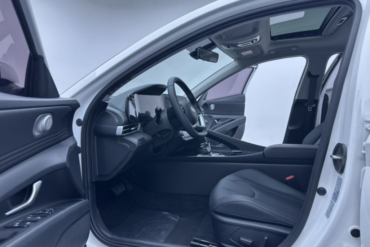 Used Hyundai Elantra 2023 1.5L CVT LUX Prestige Edition