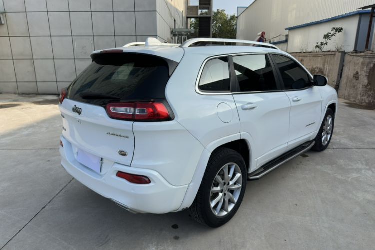 Used  Cherokee 2017 2.4L Professional Edition
