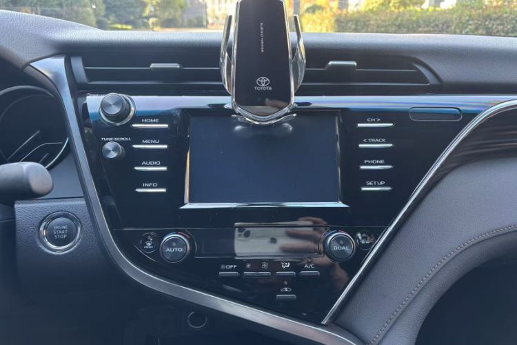 Used Toyota Camry 2018 2.0G Luxury Edition
