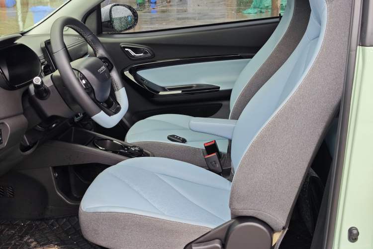 Used Chery Little Ant 2022 Revised Version Sweet Pink Edition Half-Sugar Version Lithium Iron Phosphate 30.7 kWh 30 kW 301 km
