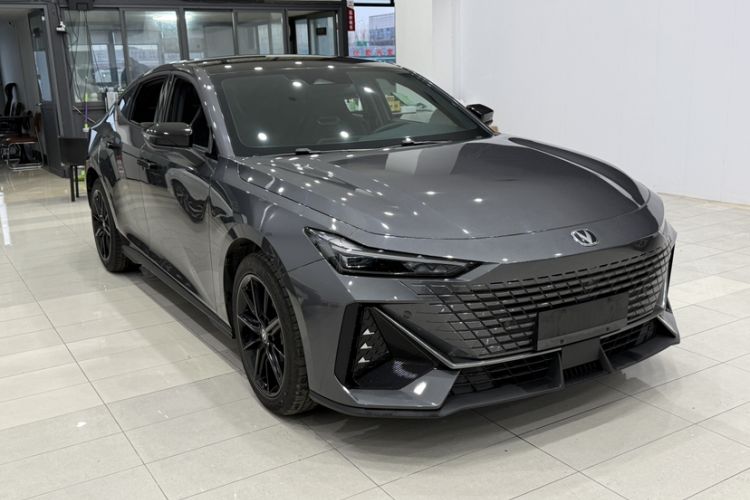 Used Changan UNI-V 2024 1.5T High-Energy Version
