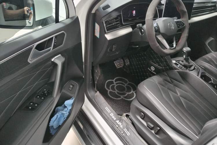 Used Volkswagen Tiguan L 2023 330TSI Automatic Two-Wheel Drive R-Line Enjoyment Edition
