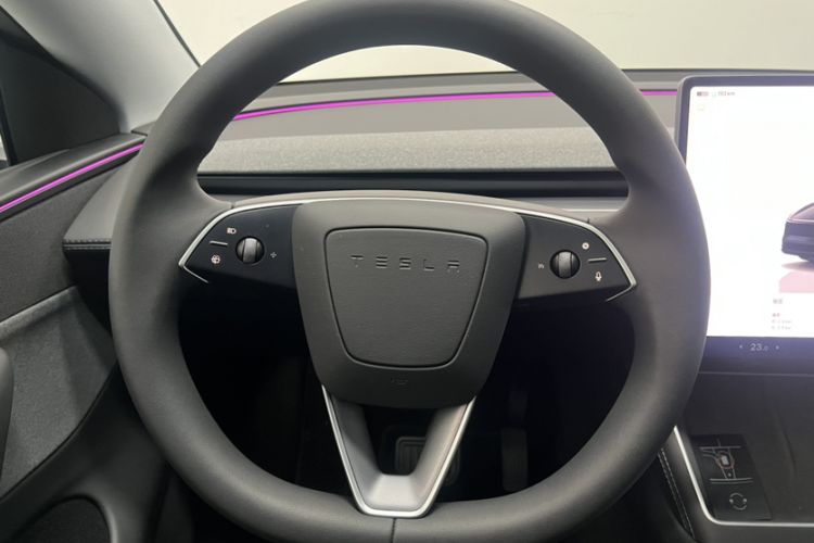 Used Tesla Model Y 2025 Rear-Wheel-Drive Version
