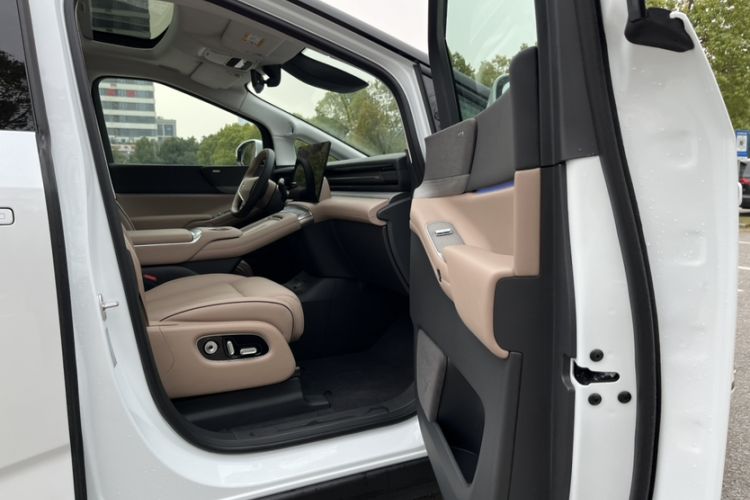 Used XPeng X9 2025 740 Ultra-Long Range Max
