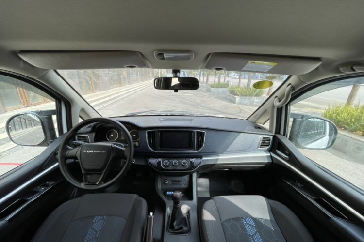 Used FORTHING Lingzhi 2023 M5L 1.6L Comfort 9-Seater
