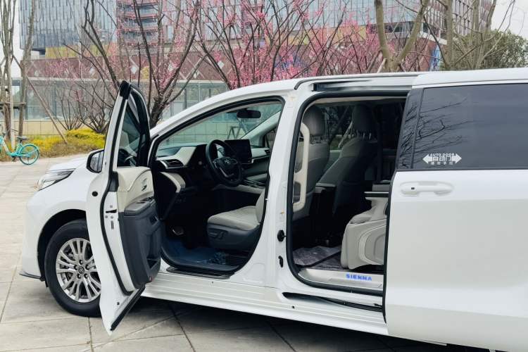 Used Toyota Sienna 2021 2.5L Hybrid Comfort Edition
