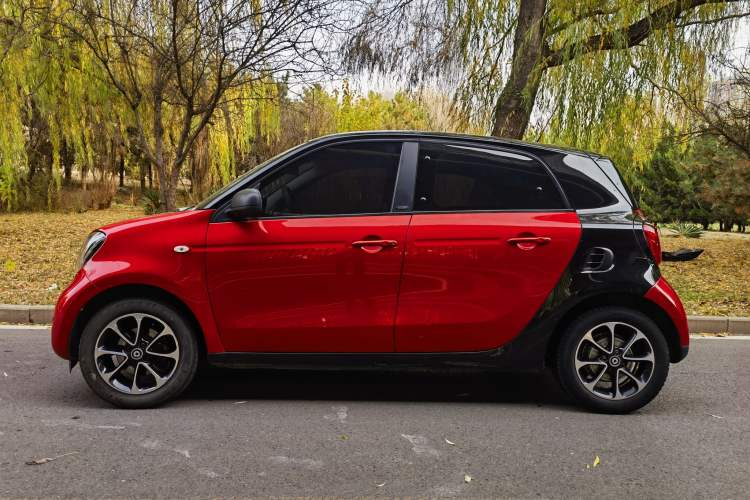 Used  forfour 2016 1.0L 52 kW Passion Edition
