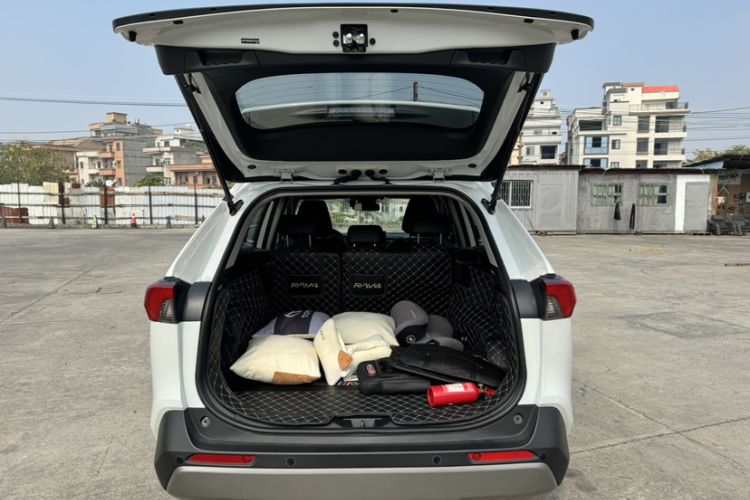 Used Toyota RAV4 2023 2.0L CVT Two-Wheel Drive Fashion Edition
