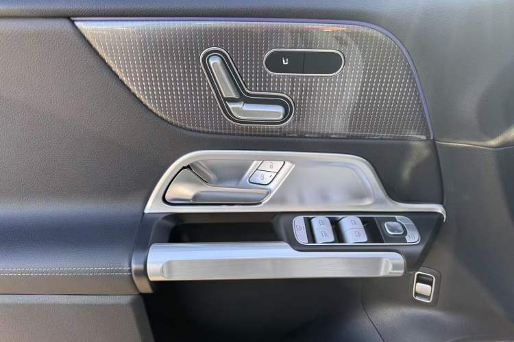 Used Mercedes-Benz GLB 2022 Updated GLB 200 Fashion Edition
