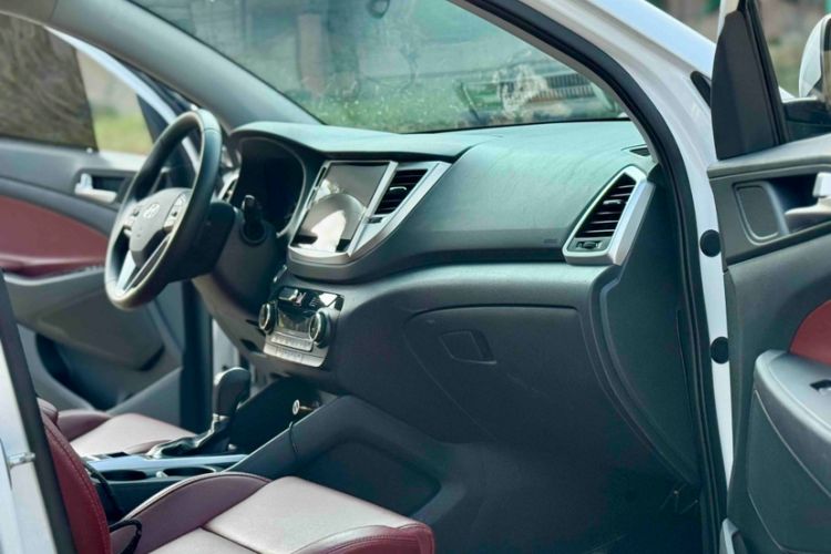 Used Hyundai Tucson 2015 1.6T Dual-Clutch Two-Wheel-Drive Leading Model
