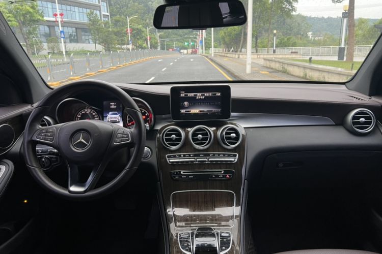 Used Mercedes-Benz GLC 2017 GLC 260 4MATIC Luxury Model