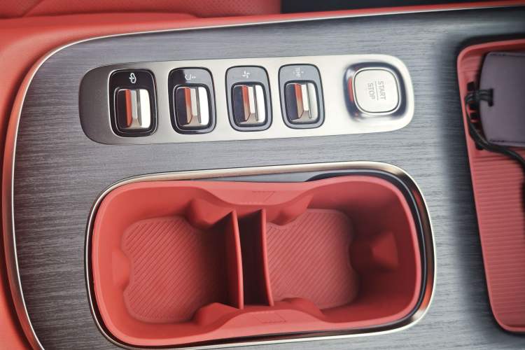 Used  SU7 2024 Four-Wheel Drive Ultra-Long Range Advanced Intelligent Driving Max Edition
