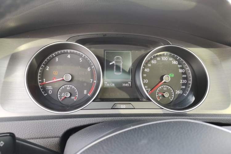 Used Volkswagen Golf 2016 230TSI Automatic Luxury Version
