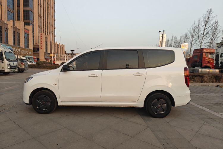 Used Wuling Hongguang New Energy 2025 Extended-Range Hybrid 50KM Comfort Version
