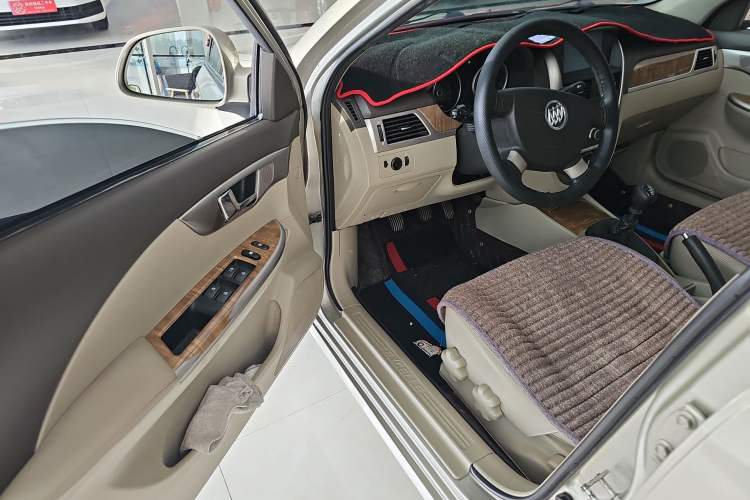 Used Buick Excelle 2015 1.5L Manual Classic Trim
