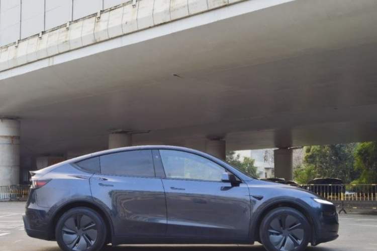 Used Tesla Model Y 2025 Rear-Wheel-Drive Version
