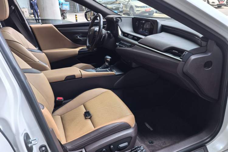 Used Lexus ES 2020 200 Excellence Edition
