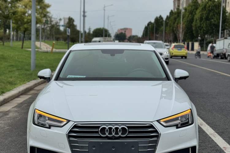 Used Audi A4L 2018 30th Anniversary Edition 40 TFSI Fashion Model
