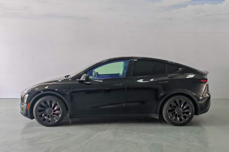Used Tesla Model Y 2023 High-Performance All-Wheel-Drive Version

