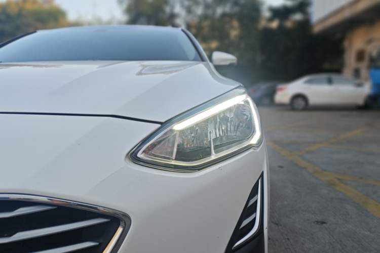 Used Ford Focus 2019 Sedan 1.5L Manual FENGYUE Model China V Emission Standard
