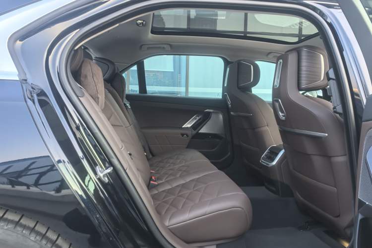 Used BMW 7 Series 2023 740Li Leading Model M Sport Package