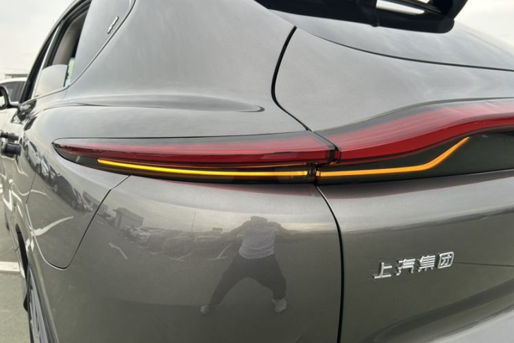 Used  LS7 2023 100kWh Lux All-Wheel-Drive Version
