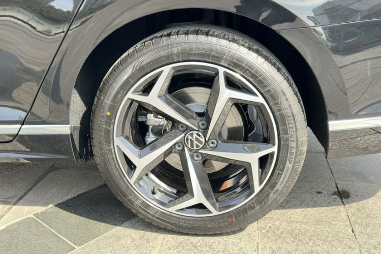 Used Volkswagen Magotan 2026 30 Million Vehicles Selected Model 380TSI DSG Luxury Edition
