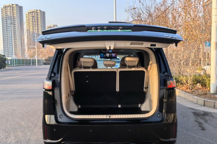 Used VOYAH Dream 2025 PHEV Four-Wheel-Drive Flagship Kunpeng Edition
