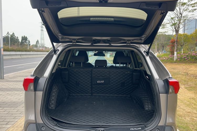 Used Toyota RAV4 2023 2.0L CVT Two-Wheel Drive Fashion Edition
