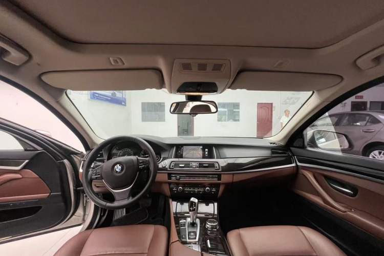 Used BMW 5 Series 2017 528Li Leading Model
