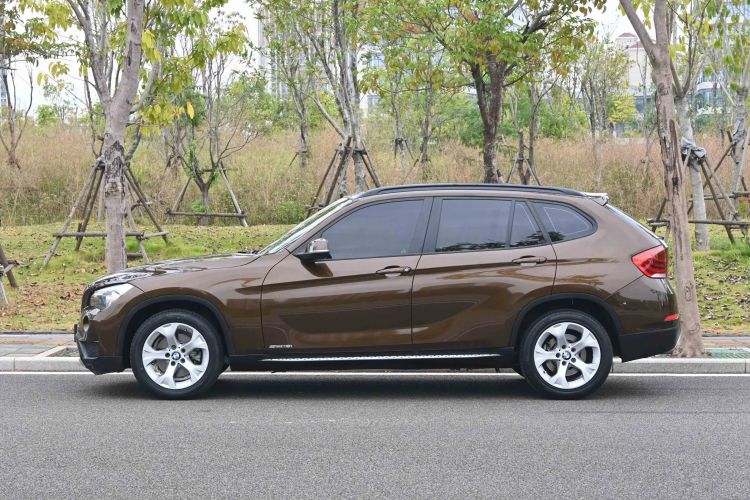 Used BMW X1 2013 sDrive18i manual model
