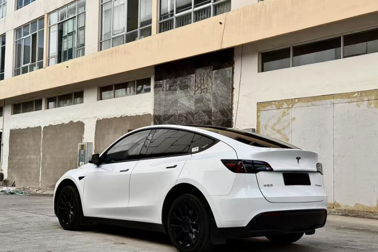 Used Tesla Model Y 2021 Long-Range All-Wheel-Drive Version 3D7
