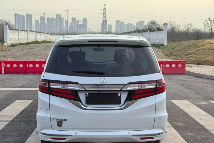 Used Honda Odyssey 2015 Revised 2.4L Luxury Edition