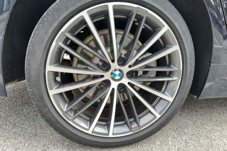 Used BMW 5 Series 2022 Second Facelift 530Li Leading Edition M Sport Package
