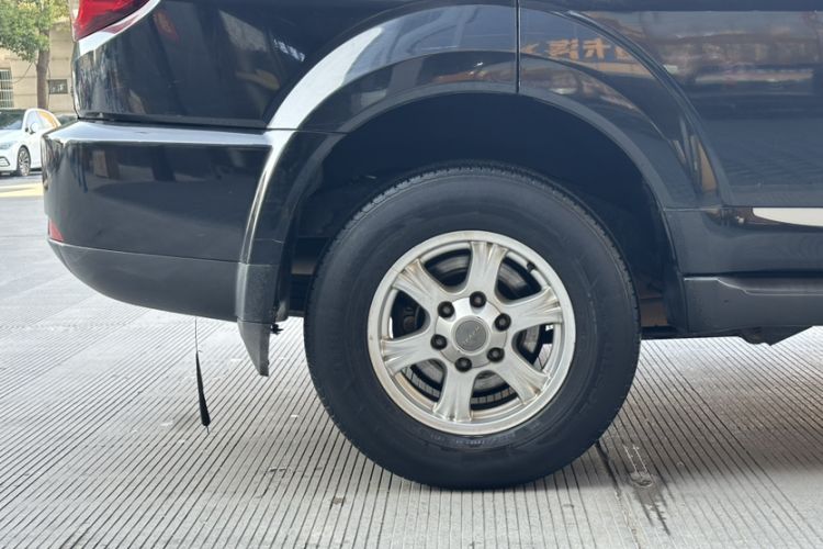 Used Haval H5 Classic 2015 2.0L Manual Two-Wheel Drive Entry-Level Trim
